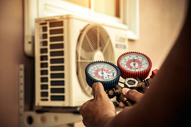 Professional Hvac technician working in Kansas, AL